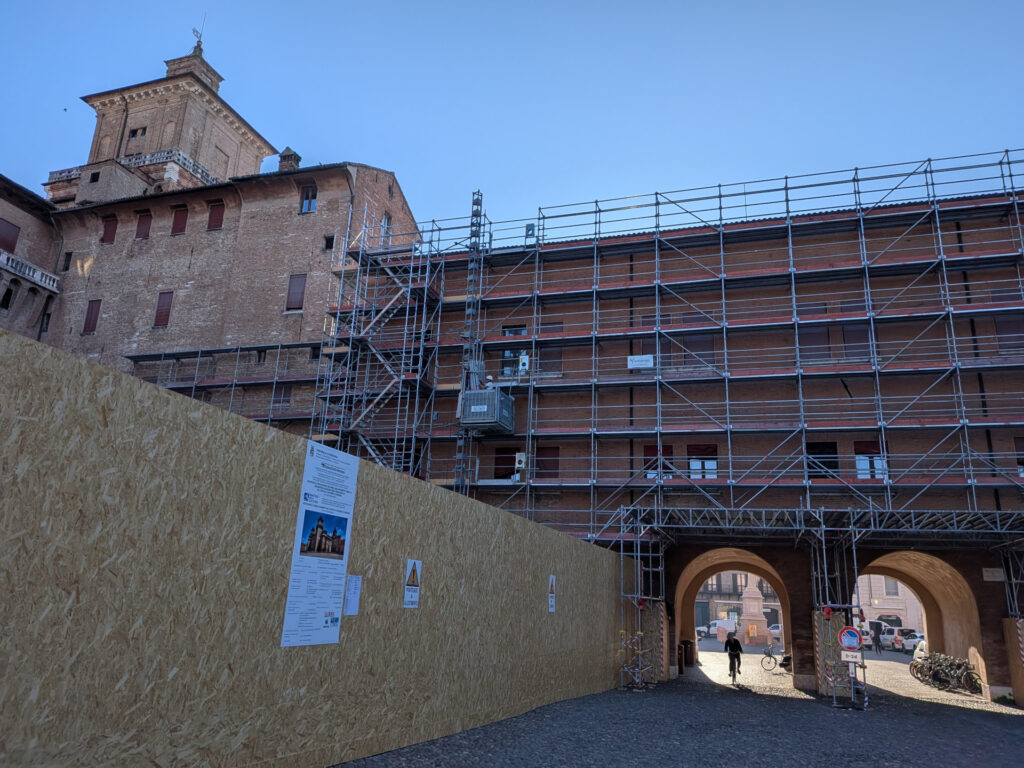 impalcatura_castello_estense_2026